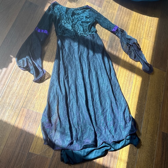 Medieval Princess Dress - Picture 5 of 5